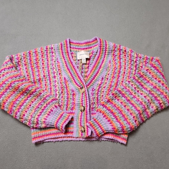 Soft and cozy colourful oversized cropped V-neck cardigan - Picture 3 of 13